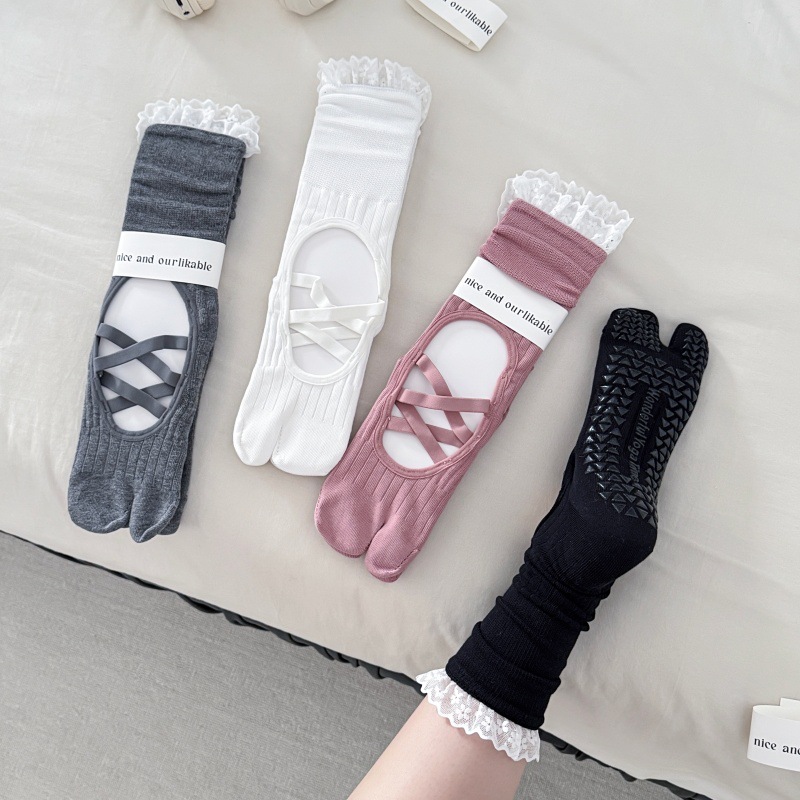 Lace Trim Split Toe Yoga Socks - Embellish Knit 评论和价格