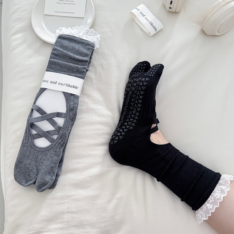 Lace Trim Split Toe Yoga Socks - Embellish Knit 评论和价格